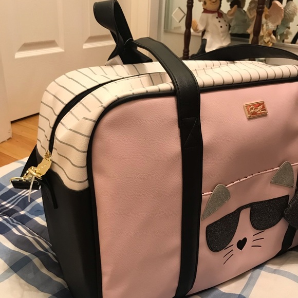 ❌SOLD❌BRAND NEW BETSEY JOHNSON WEEKENDER BAG - Picture 4 of 5